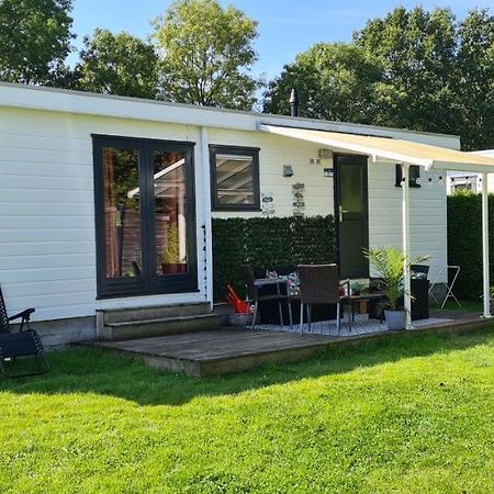 Dronrijp Gezellige Chalet Met Grote Privetuin. מראה חיצוני תמונה
