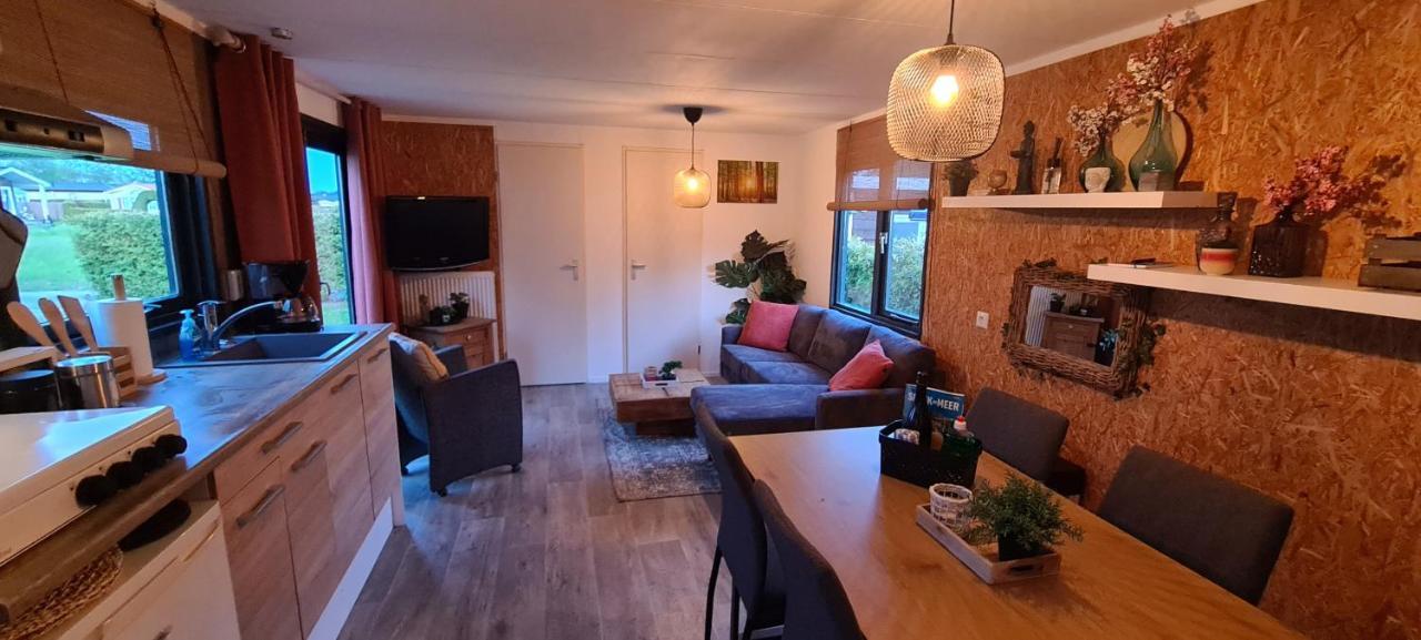 Dronrijp Gezellige Chalet Met Grote Privetuin. מראה חיצוני תמונה