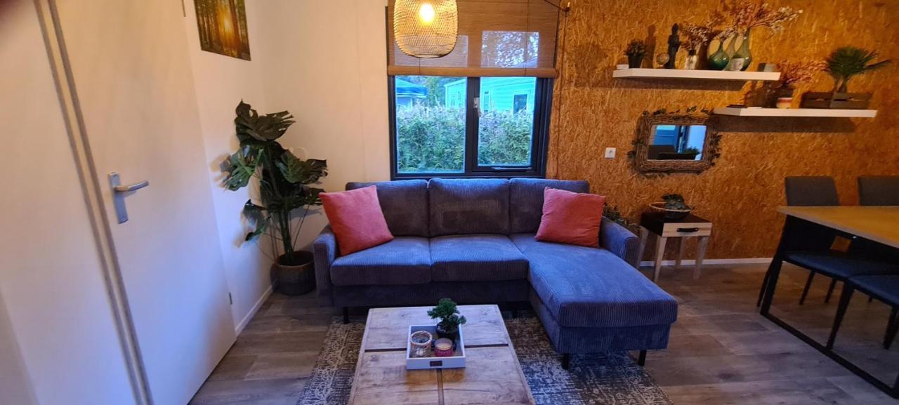 Dronrijp Gezellige Chalet Met Grote Privetuin. מראה חיצוני תמונה
