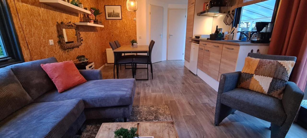 Dronrijp Gezellige Chalet Met Grote Privetuin. מראה חיצוני תמונה