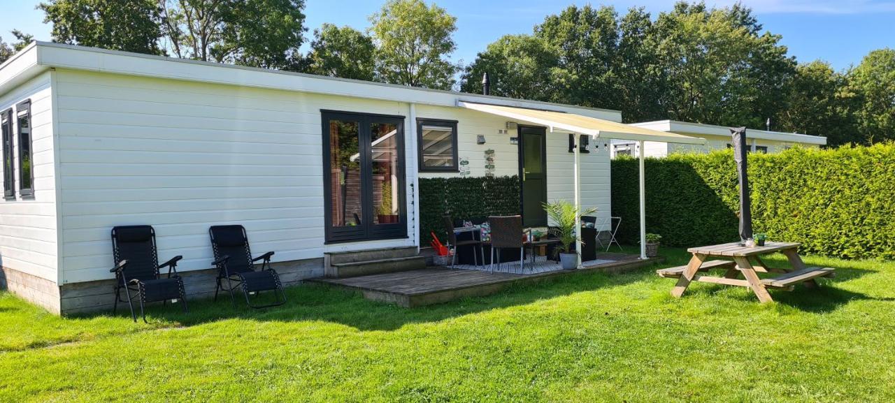 Dronrijp Gezellige Chalet Met Grote Privetuin. מראה חיצוני תמונה