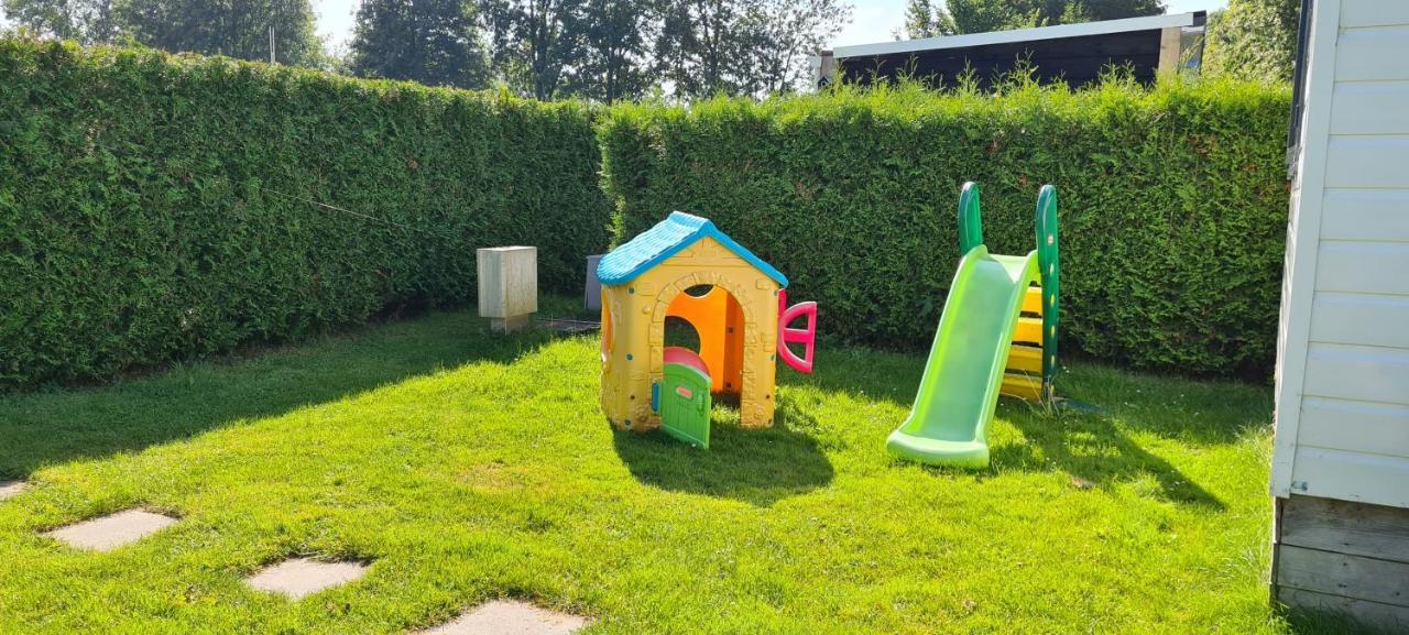 Dronrijp Gezellige Chalet Met Grote Privetuin. מראה חיצוני תמונה