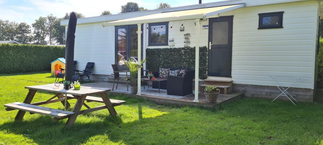 Dronrijp Gezellige Chalet Met Grote Privetuin. מראה חיצוני תמונה