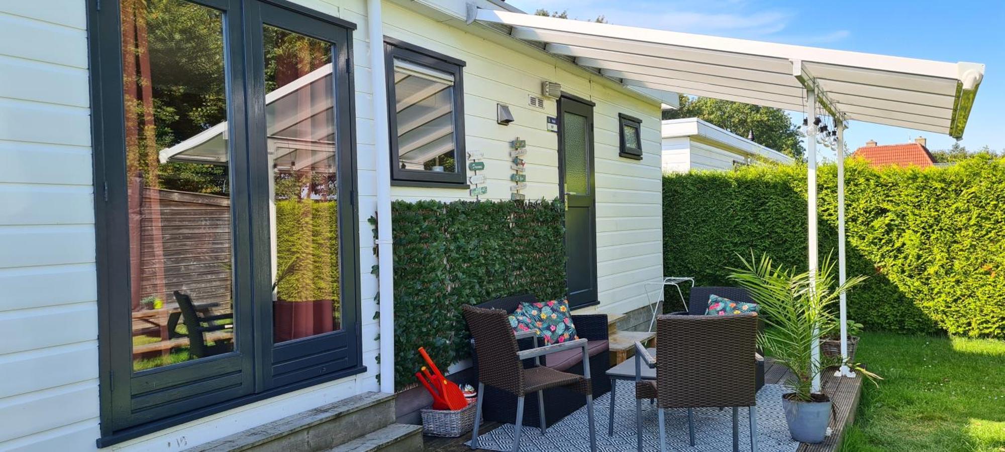 Dronrijp Gezellige Chalet Met Grote Privetuin. מראה חיצוני תמונה